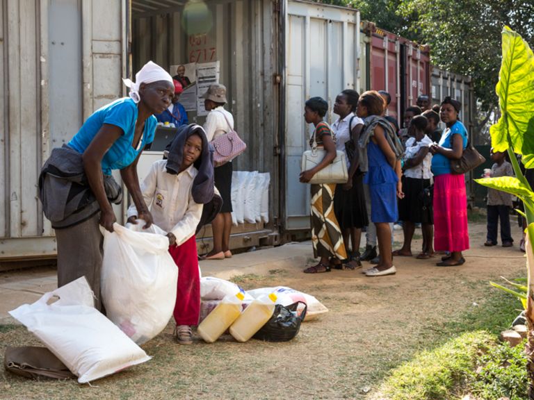 Nahrungsmittelhilfe für HIV/Aids-Patienten der Newlands Clinic in Simbabwe
