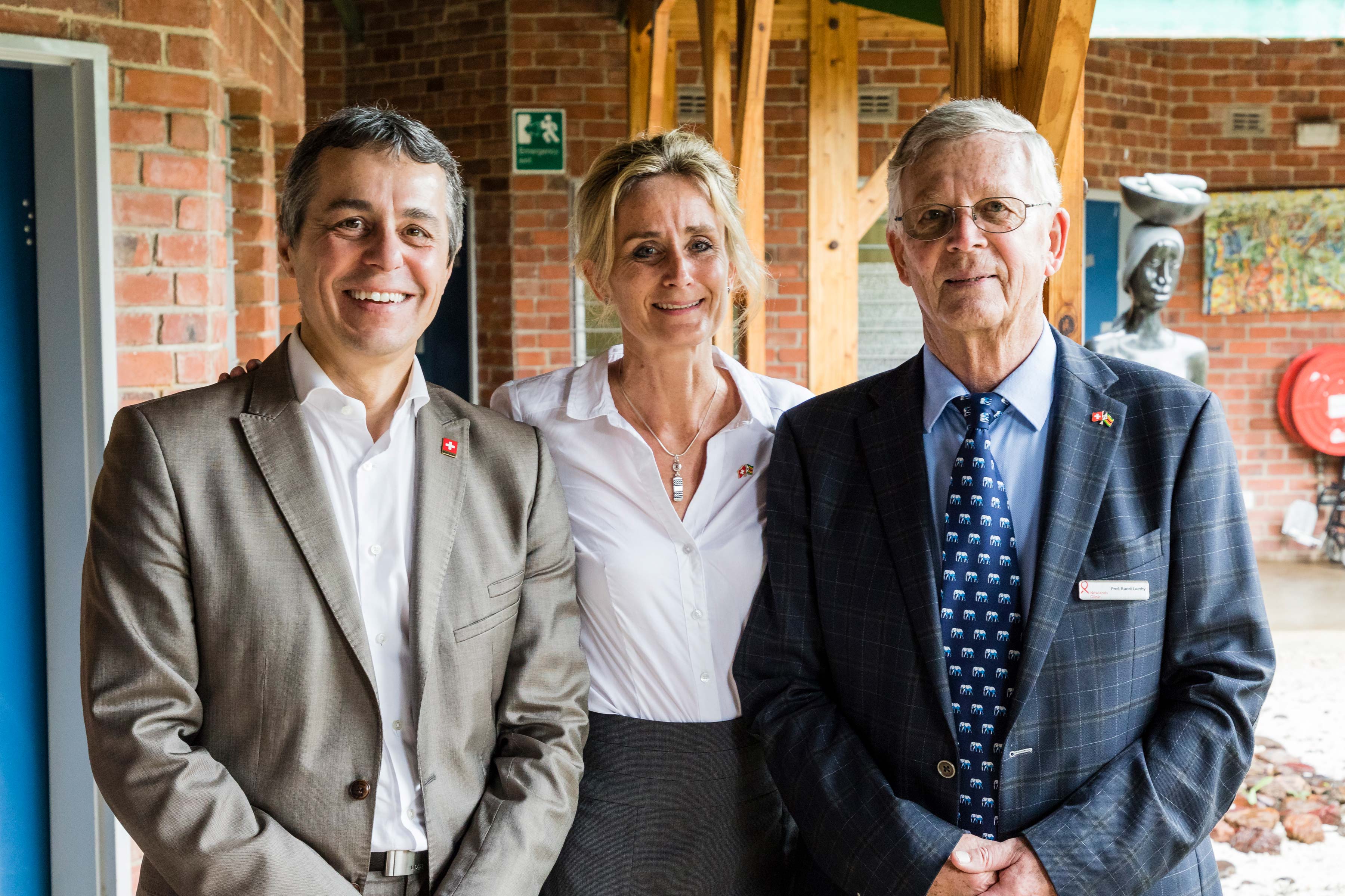Le conseiller fédéral avec Ruedi Lüthy et Sabine Lüthy, directrice de la Ruedi Lüthy Foundation